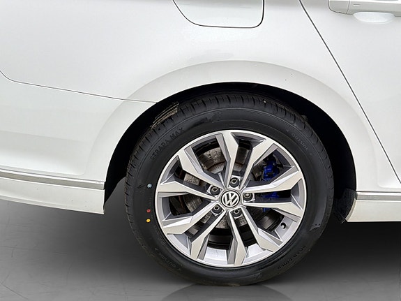 Volkswagen Passat 28 of 29