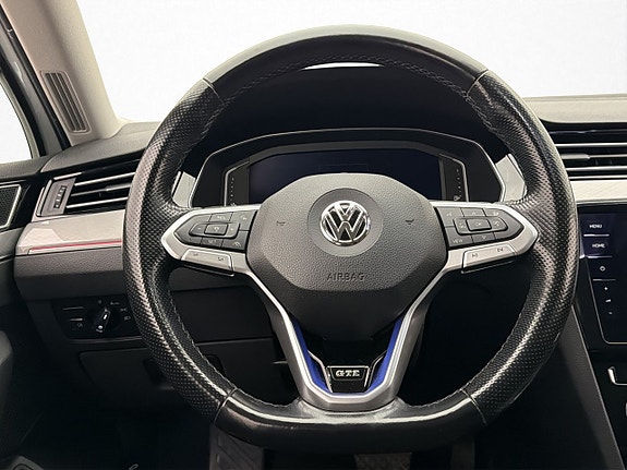 Volkswagen Passat 12 of 29