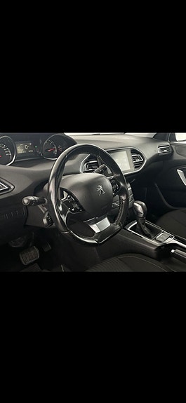 Peugeot 308 2 of 3