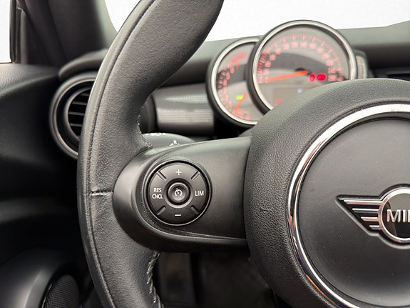 MINI Cooper 13 of 30