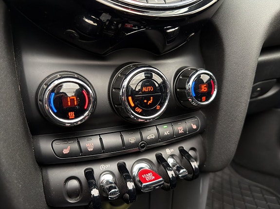 MINI Cooper 19 of 30