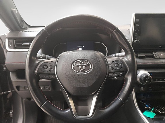 Toyota RAV4 8 of 11