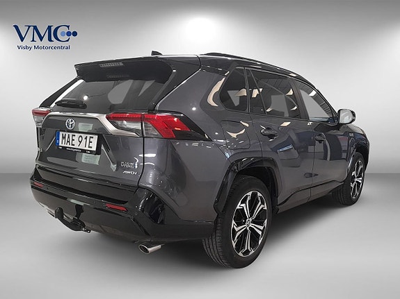 Toyota RAV4 4 of 11