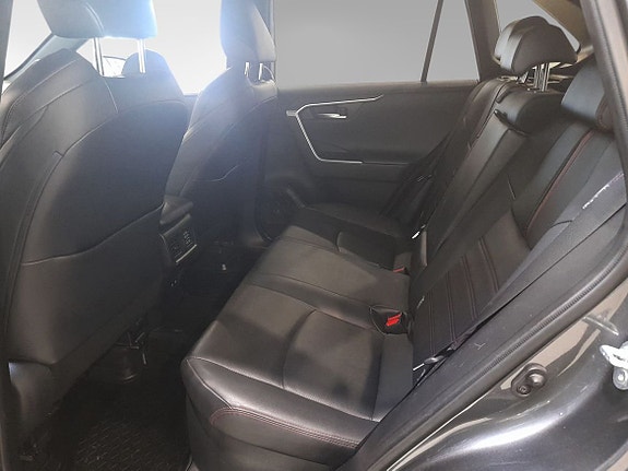 Toyota RAV4 6 of 11