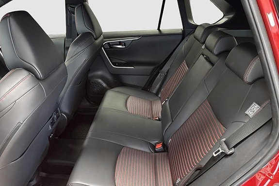 Toyota RAV4 9 of 14