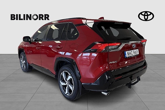 Toyota RAV4 3 of 14
