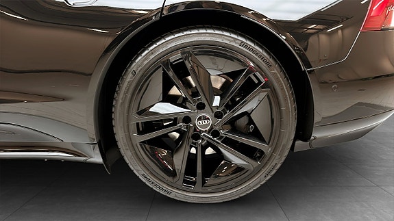 Audi e-tron GT 6 of 18
