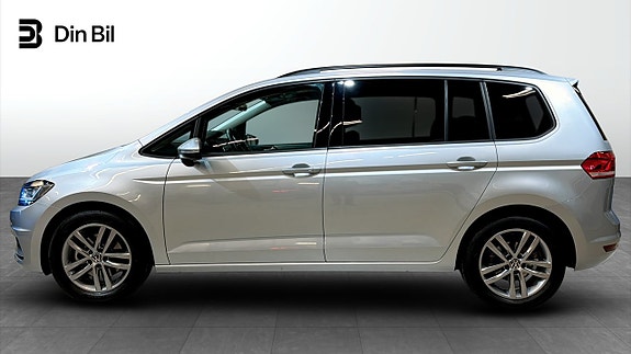 Volkswagen Touran 2 of 21