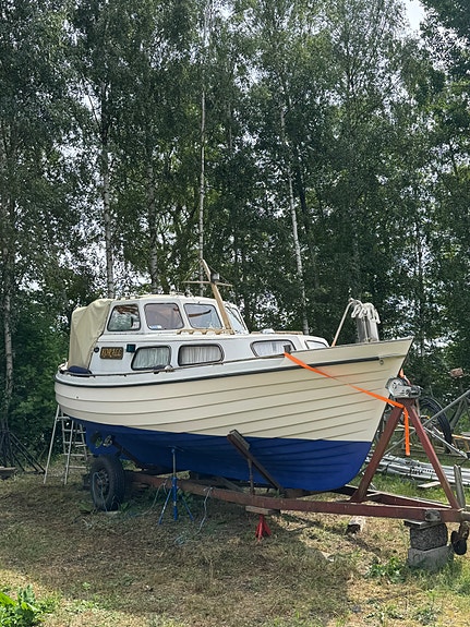 Monark 690 - Fin snipa som går tryggt i sjön 3 of 8