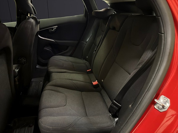 Volvo V40 Cross Country 18 of 27