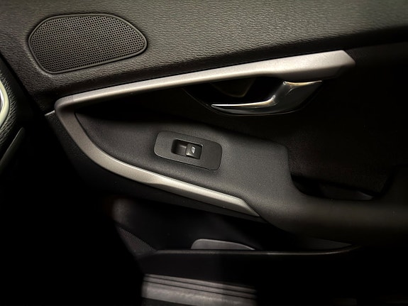 Volvo V40 Cross Country 24 of 27