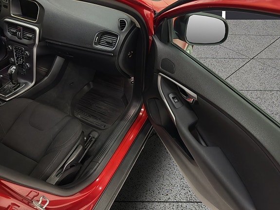 Volvo V40 Cross Country 15 of 27