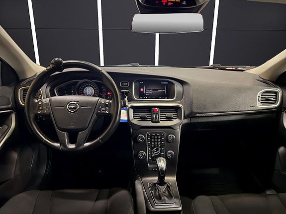 Volvo V40 Cross Country 27 of 27
