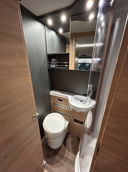 Knaus L!VE I 700 MEG 180hk AUTOMAT LÅNGBÄDDAR ALDE 5-SITS 22 of 30