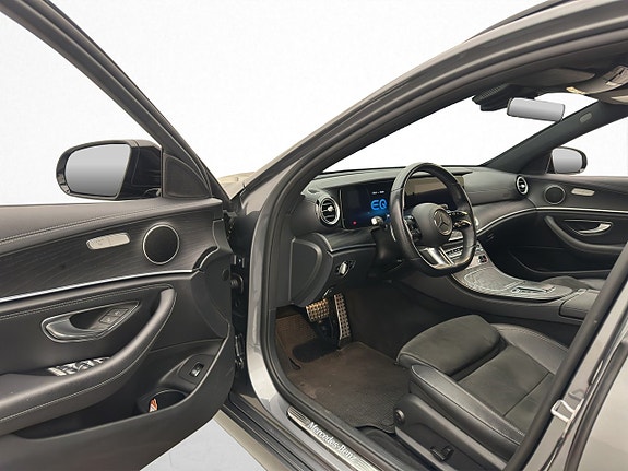 Mercedes-Benz E300 11 of 30