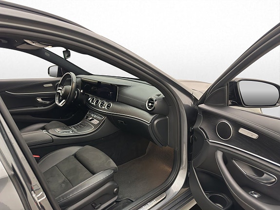 Mercedes-Benz E300 27 of 30