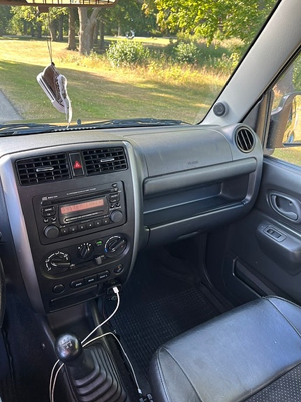 Suzuki Jimny 6 of 8