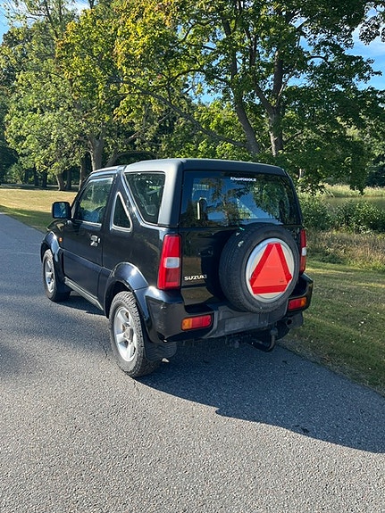 Suzuki Jimny 2 of 8