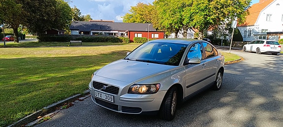 Volvo S40 2 of 6