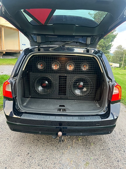 Volvo V70 4 of 5