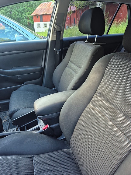 Toyota Avensis 5 of 6