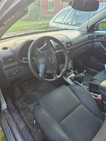 Toyota Avensis 6 of 6