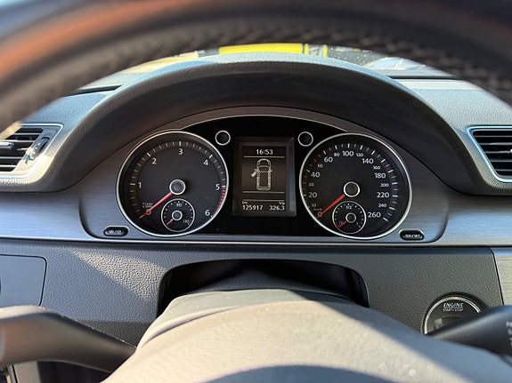 Volkswagen Passat 13 of 13