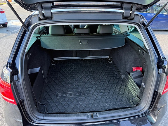 Volkswagen Passat 9 of 13