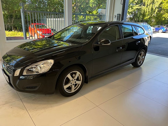 Volvo V60 2 of 6