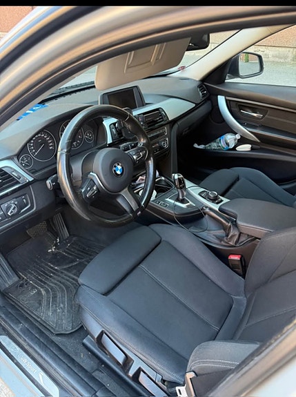 BMW 318d 3 of 5