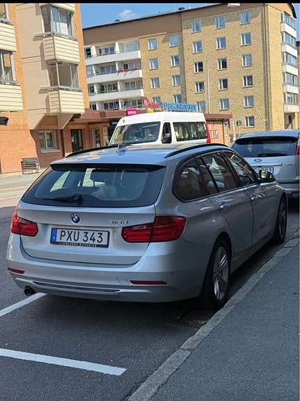 BMW 318d 2 of 5