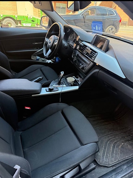 BMW 318d 4 of 5