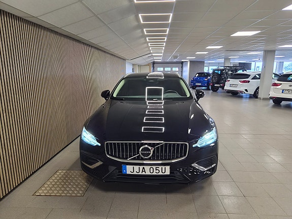 Volvo V60 2 of 11