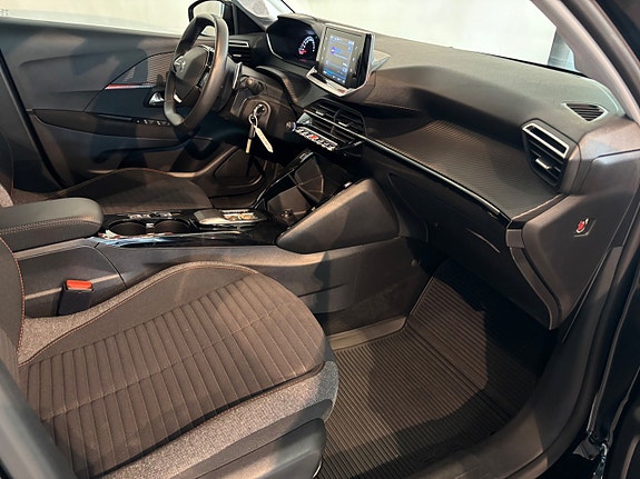 Peugeot 208 10 of 13
