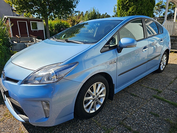 Toyota Prius Plug-in Hybrid 5 of 8