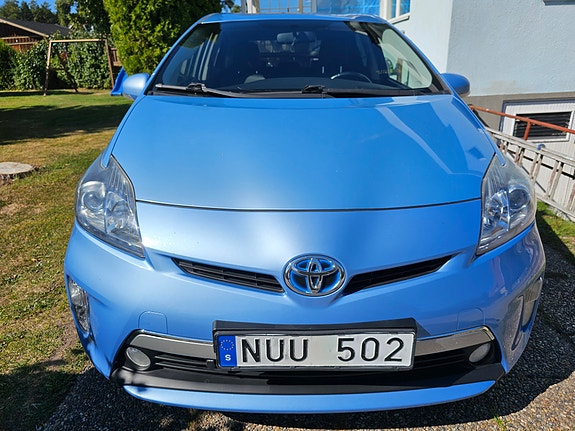 Toyota Prius Plug-in Hybrid 4 of 8