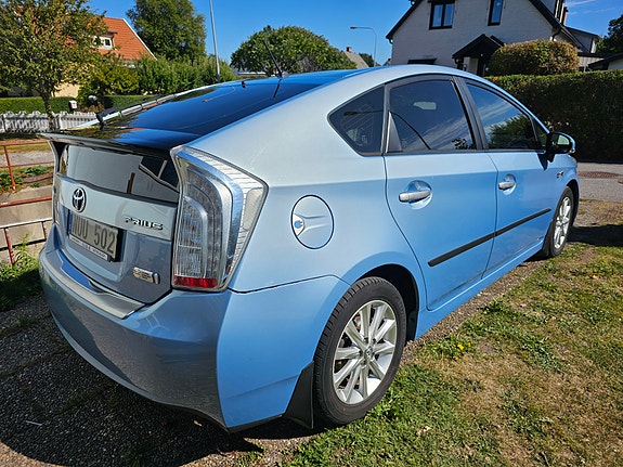 Toyota Prius Plug-in Hybrid 3 of 8
