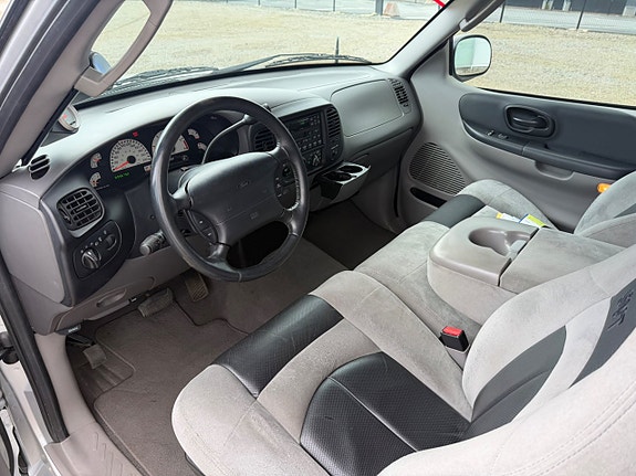 Ford F-150 5 of 7