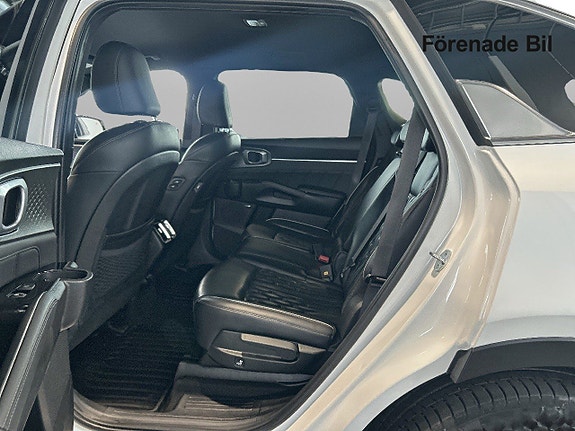 Kia Sorento 8 of 15