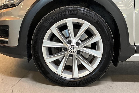 Volkswagen Golf Alltrack 11 of 30