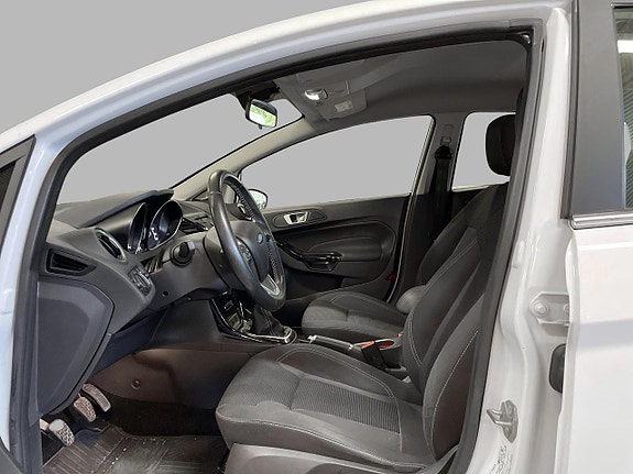 Ford Fiesta 9 of 17