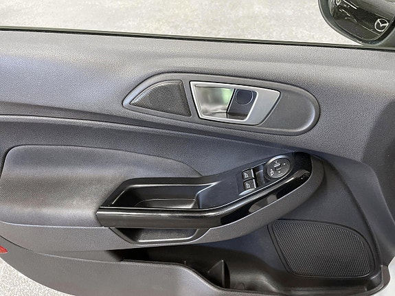 Ford Fiesta 12 of 17