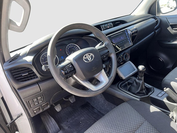Toyota HiLux 9 of 12