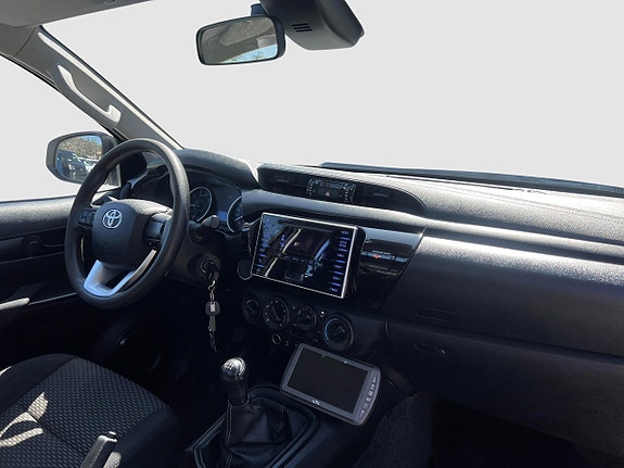 Toyota HiLux 8 of 12
