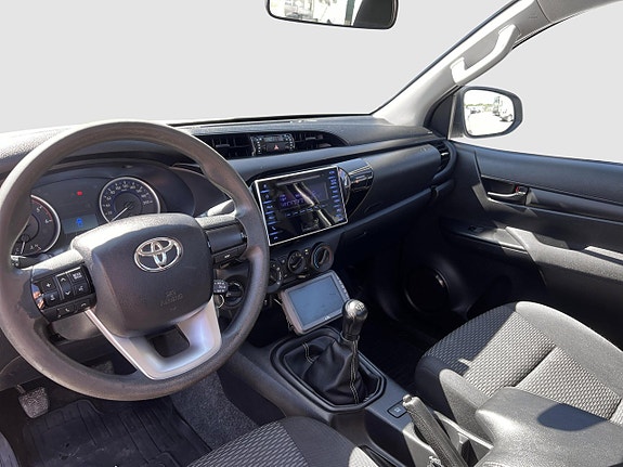 Toyota HiLux 11 of 12