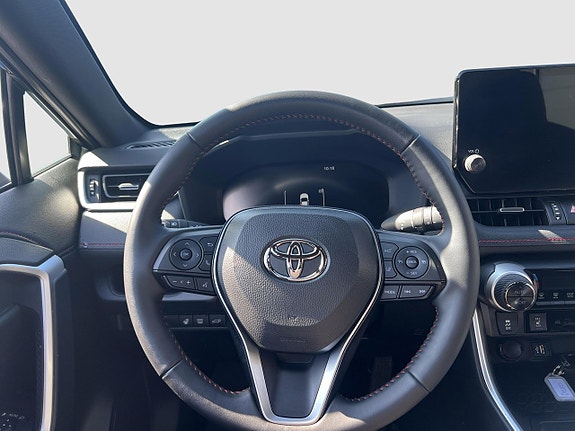 Toyota RAV4 9 of 13