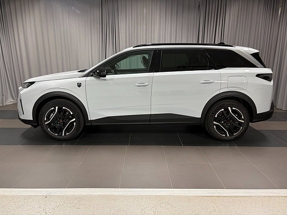 Peugeot 5008 2 of 3