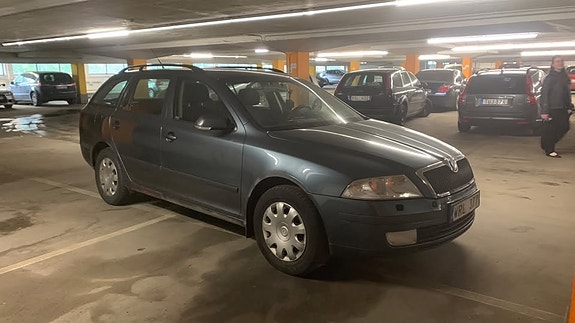 Skoda Octavia 2 of 13
