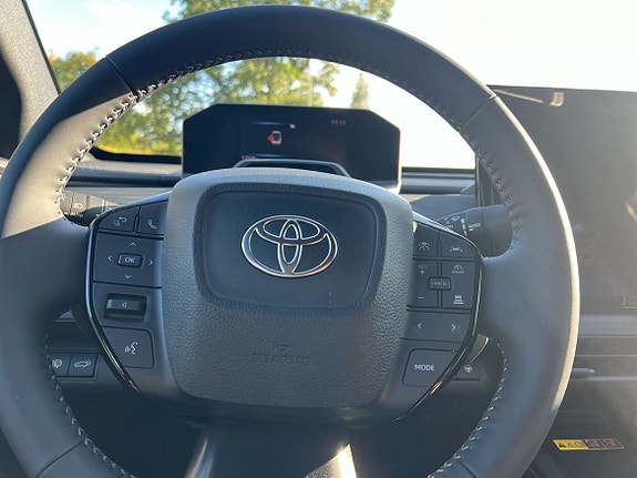 Toyota C-HR 13 of 28