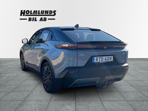 Toyota C-HR 2 of 28